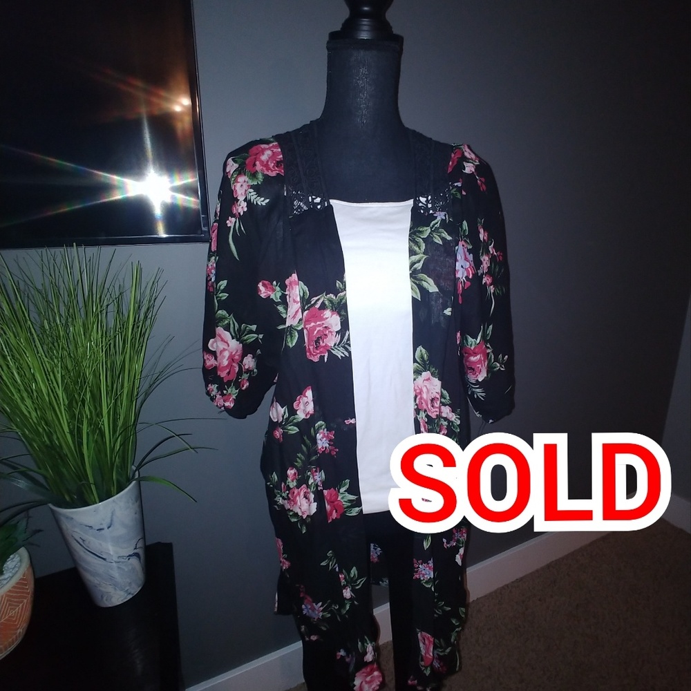 BLACK FLOWERED TUNIC/CARDIGAN